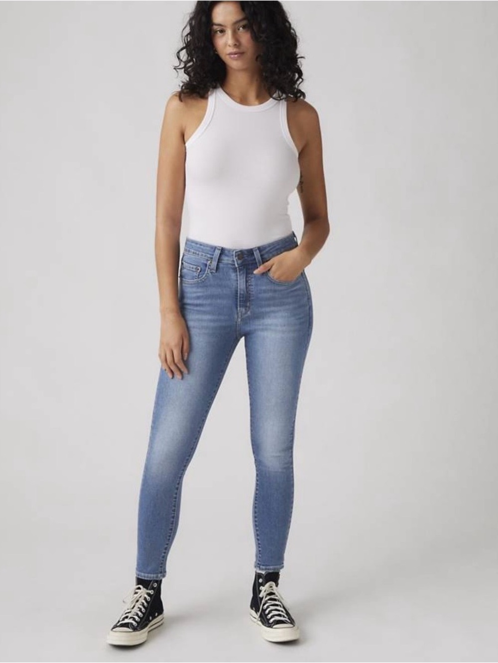Levi's 721 High-Rise Skinny Jeans in Medium Blue Wash size 31
